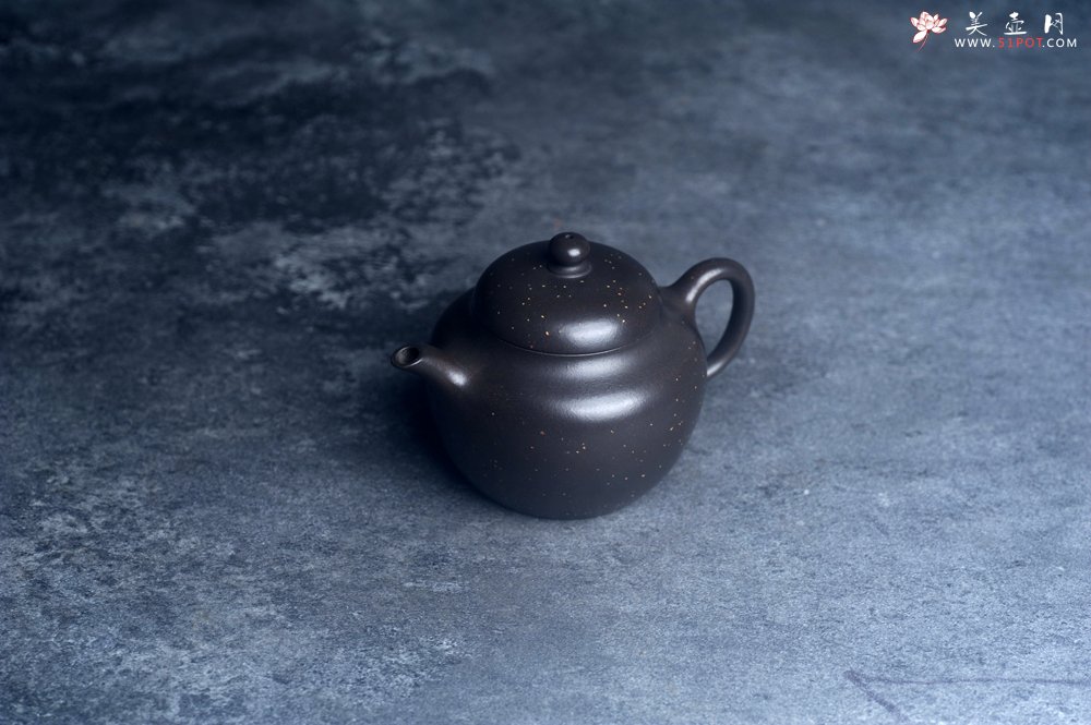 紫砂壶图片：美壶特惠 特好黑泥铺砂莲子壶 茶人醉爱 - 全手工紫砂壶网