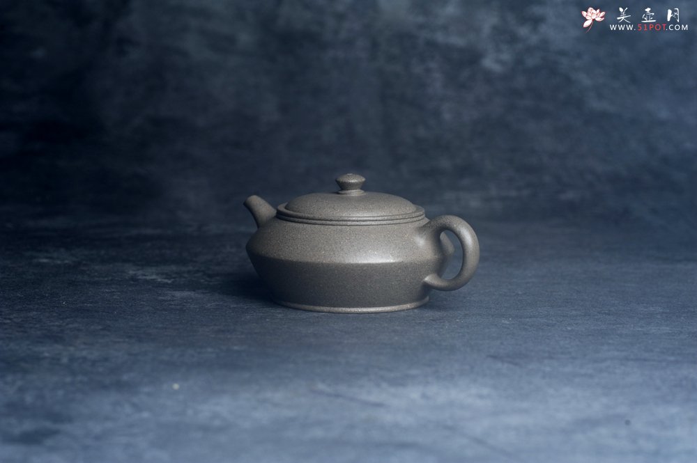 紫砂壶图片：美壶特惠 特好芝麻绿泥小虚扁壶 茶人醉爱 - 全手工紫砂壶网