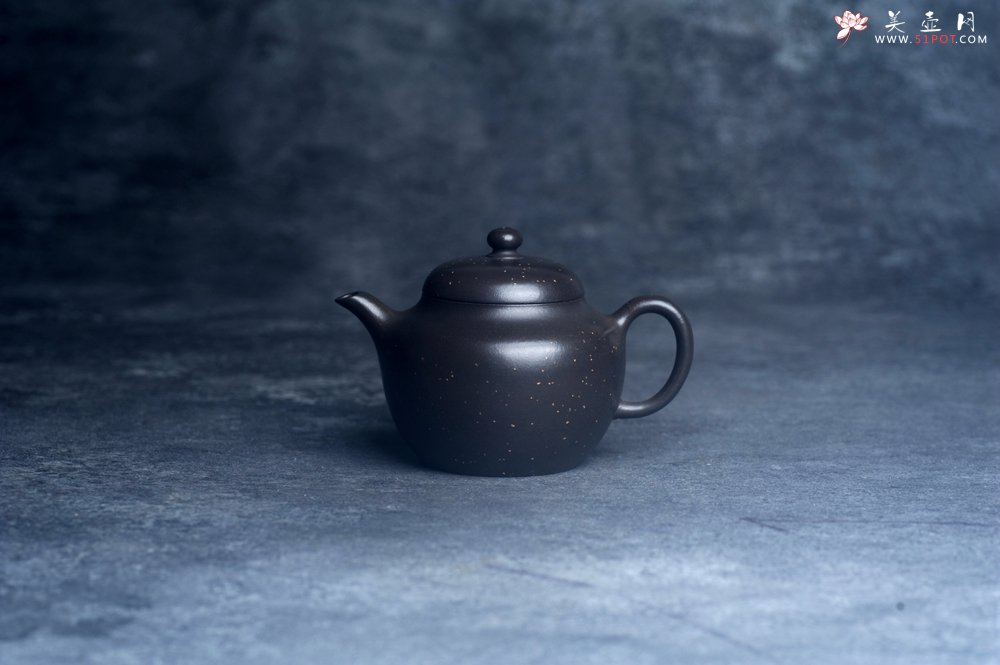 紫砂壶图片：美壶特惠 特好黑泥铺砂莲子壶 茶人醉爱 - 全手工紫砂壶网