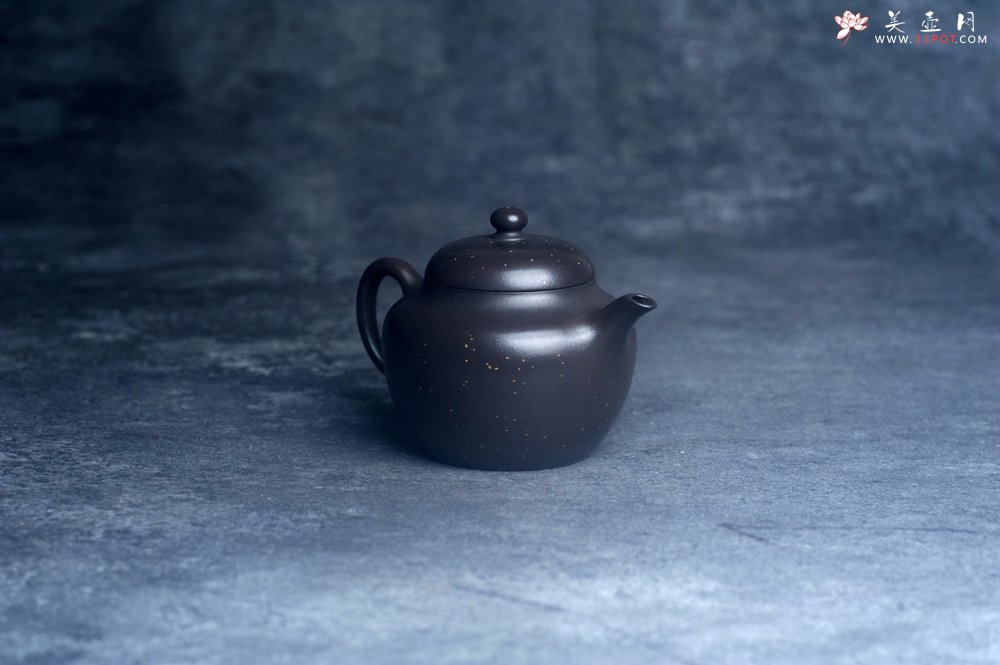紫砂壶图片：美壶特惠 特好黑泥铺砂莲子壶 茶人醉爱 - 全手工紫砂壶网