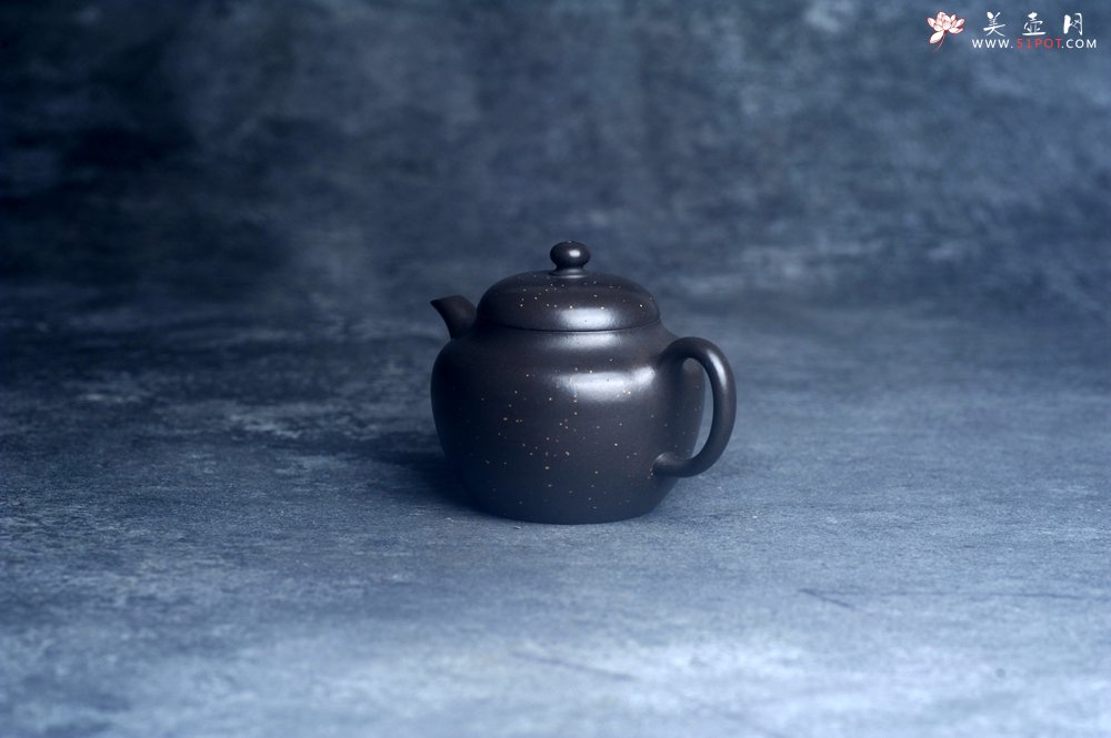 紫砂壶图片：美壶特惠 特好黑泥铺砂莲子壶 茶人醉爱 - 全手工紫砂壶网