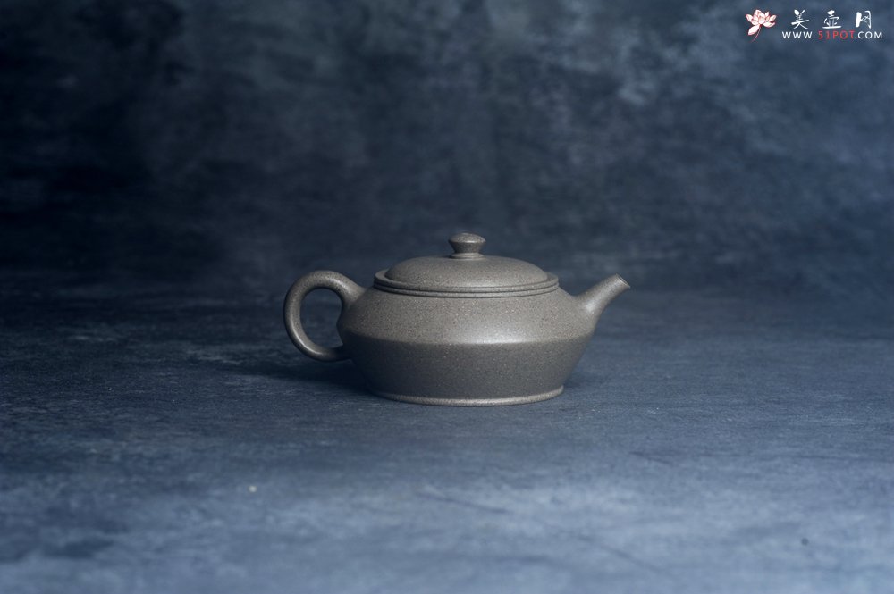 紫砂壶图片：美壶特惠 特好芝麻绿泥小虚扁壶 茶人醉爱 - 全手工紫砂壶网