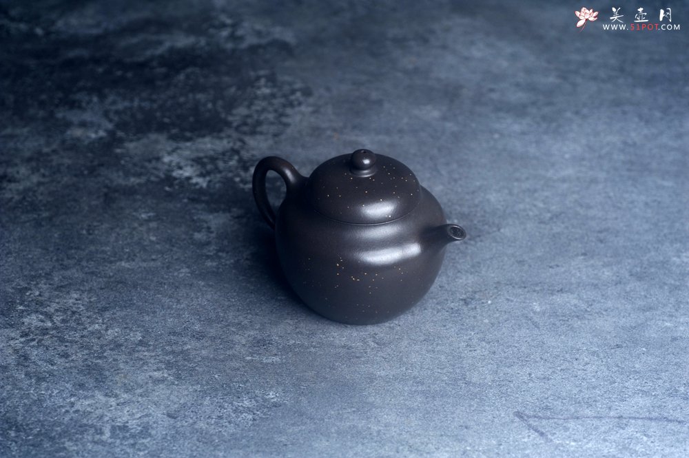 紫砂壶图片：美壶特惠 特好黑泥铺砂莲子壶 茶人醉爱 - 全手工紫砂壶网