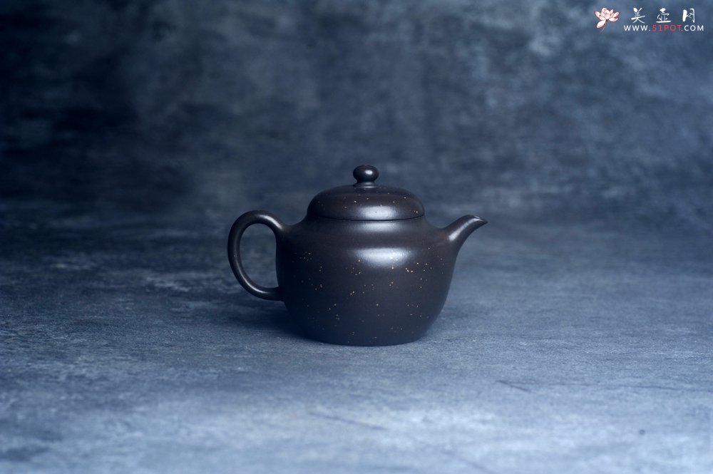 紫砂壶图片：美壶特惠 特好黑泥铺砂莲子壶 茶人醉爱 - 全手工紫砂壶网