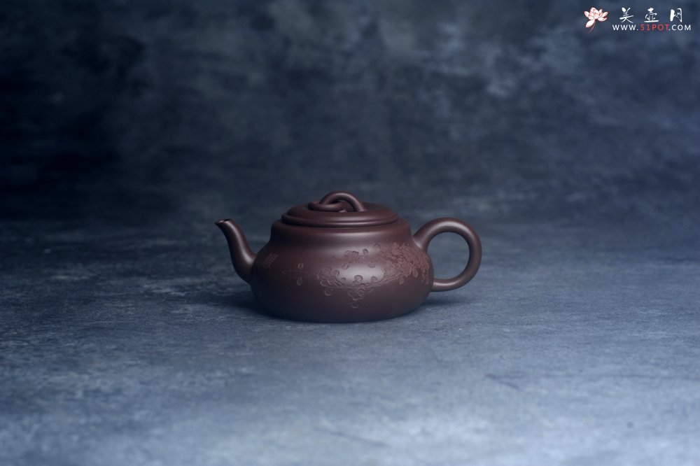 紫砂壶图片：美壶特惠 特好老紫泥墨梅壶 茶人醉爱 - 全手工紫砂壶网