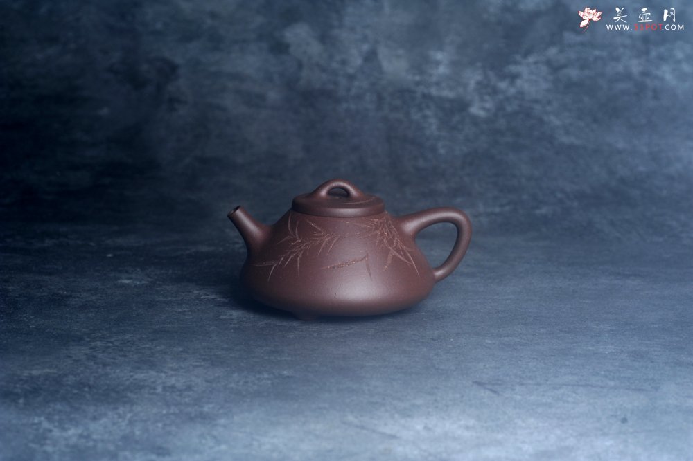 紫砂壶图片：美壶特惠 特好老紫泥子冶石瓢 刻竹特文气 - 全手工紫砂壶网