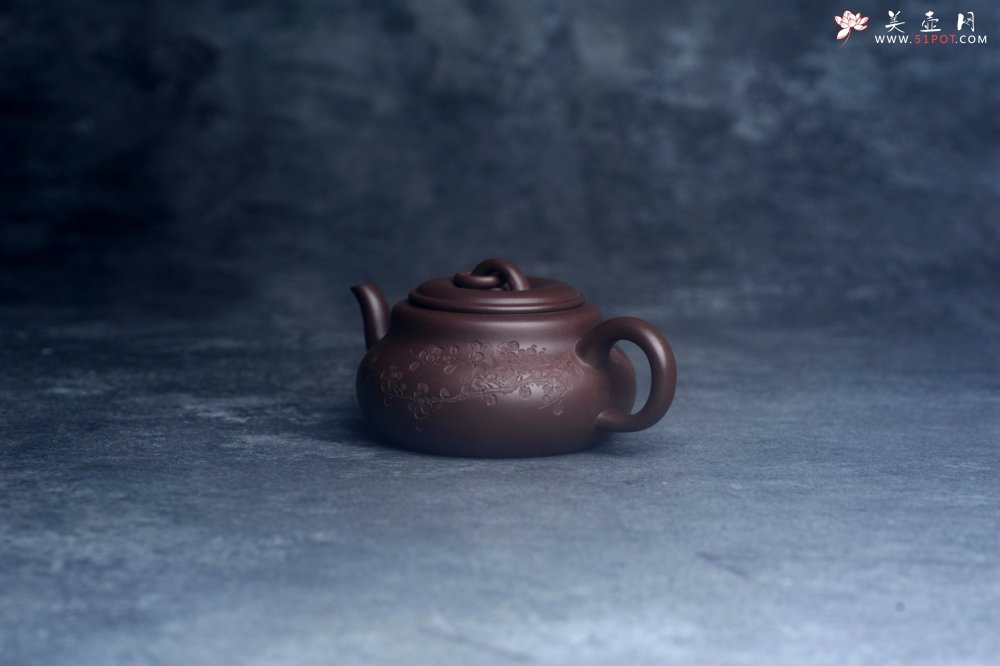 紫砂壶图片：美壶特惠 特好老紫泥墨梅壶 茶人醉爱 - 全手工紫砂壶网