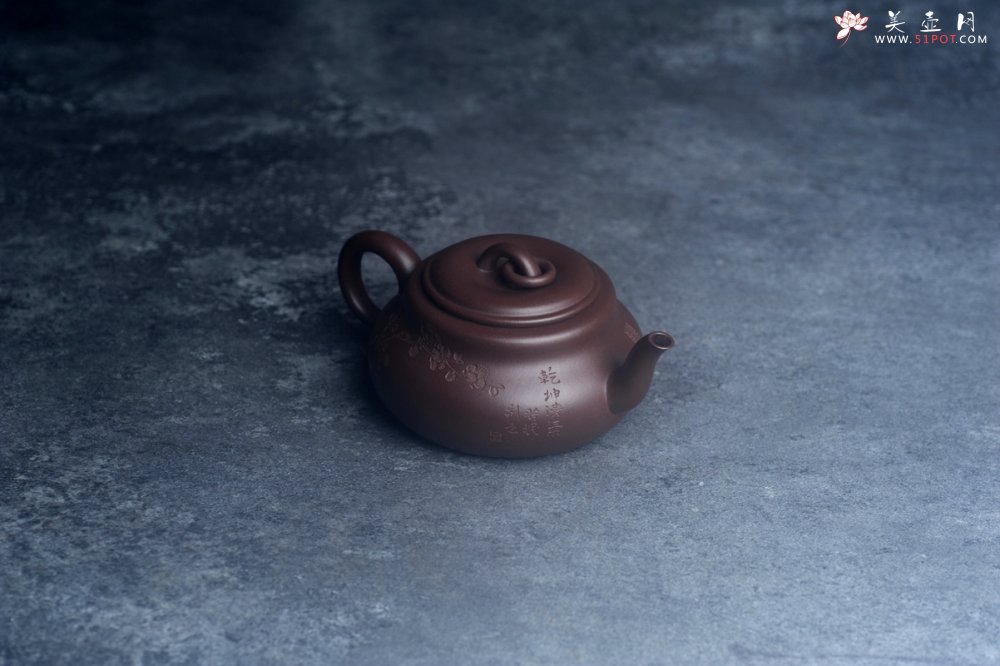 紫砂壶图片：美壶特惠 特好老紫泥墨梅壶 茶人醉爱 - 全手工紫砂壶网
