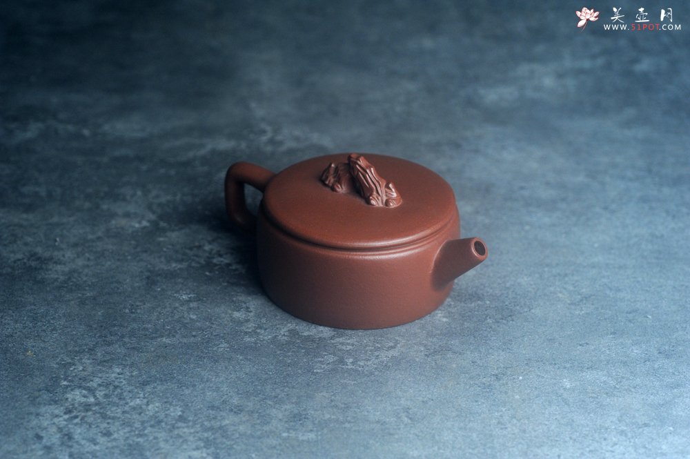紫砂壶图片：美壶特惠 手工手制紫砂壶特好底槽青假山汉瓦壶 底部刻老虎 栩栩如生 茶壶 茶具 单壶 - 全手工紫砂壶网