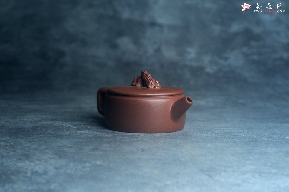 紫砂壶图片：美壶特惠 手工手制紫砂壶特好底槽青假山汉瓦壶 底部刻老虎 栩栩如生 茶壶 茶具 单壶 - 全手工紫砂壶网