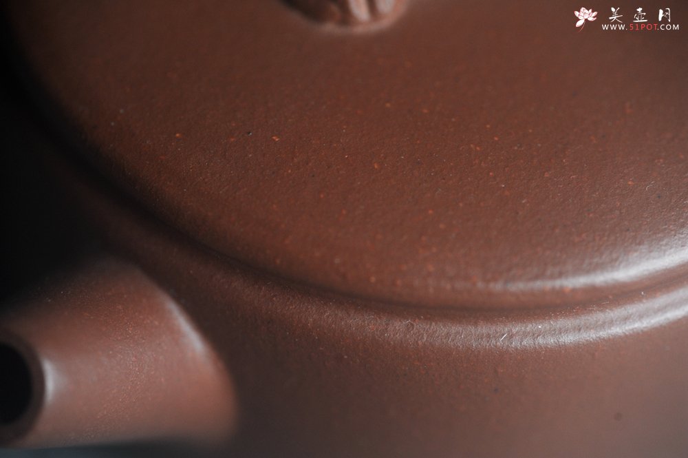 紫砂壶图片：美壶特惠 手工手制紫砂壶特好底槽青假山汉瓦壶 底部刻老虎 栩栩如生 茶壶 茶具 单壶 - 全手工紫砂壶网