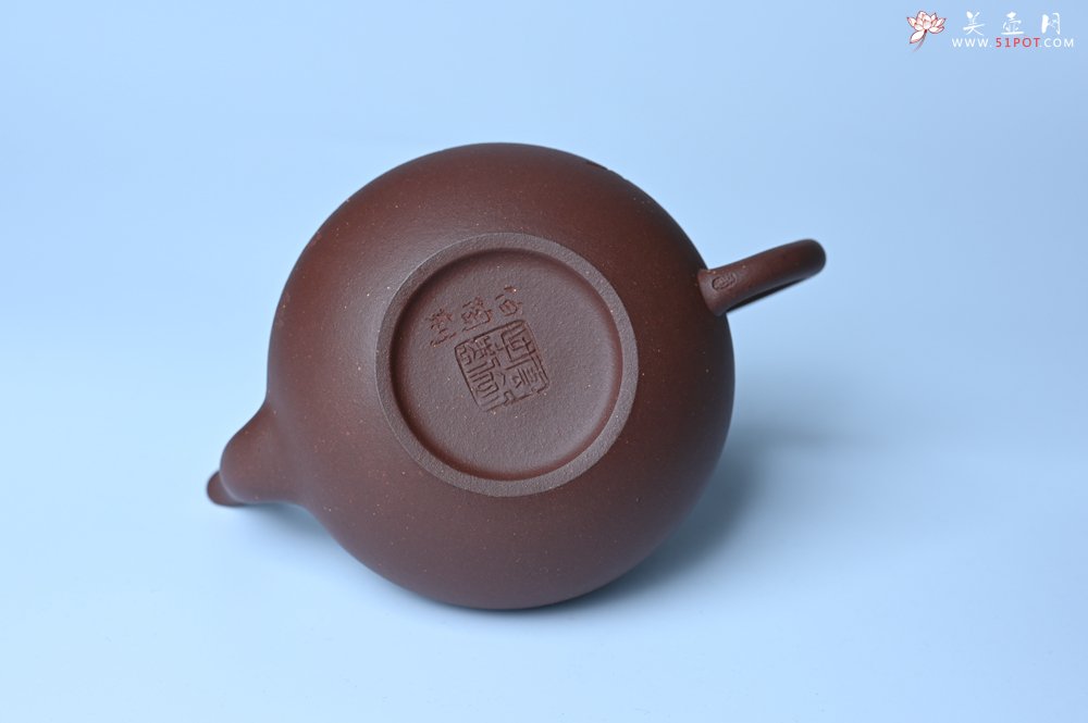 紫砂壶图片：毛国强入室弟子黄云初 特好老紫泥梨形壶 名家何水法书法＂壶在自香＂ 刘世涛伯陶刻 - 全手工紫砂壶网