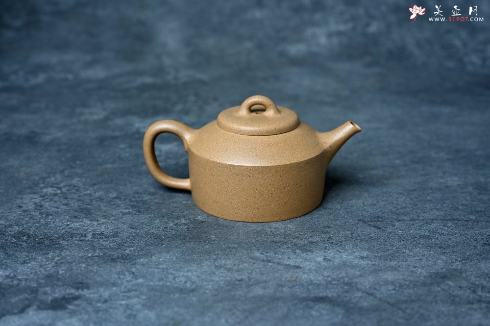 紫砂壶图片：美壶特惠 优质黄金段泥镜瓦壶 茶人醉爱 - 全手工紫砂壶网