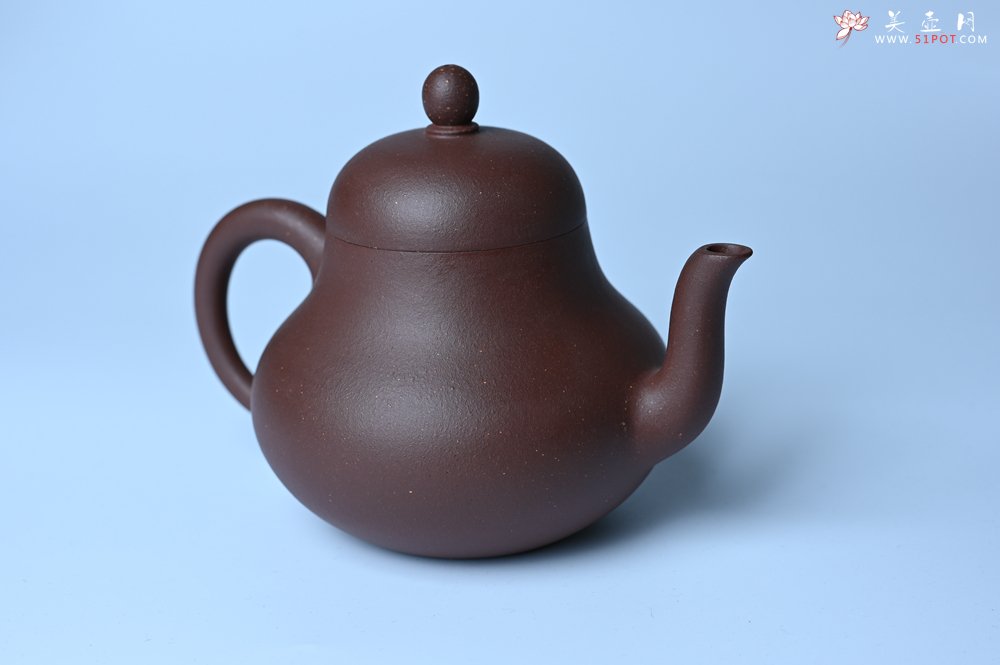 紫砂壶图片：毛国强入室弟子黄云初 特好老紫泥梨形壶 名家何水法书法＂壶在自香＂ 刘世涛伯陶刻 - 全手工紫砂壶网