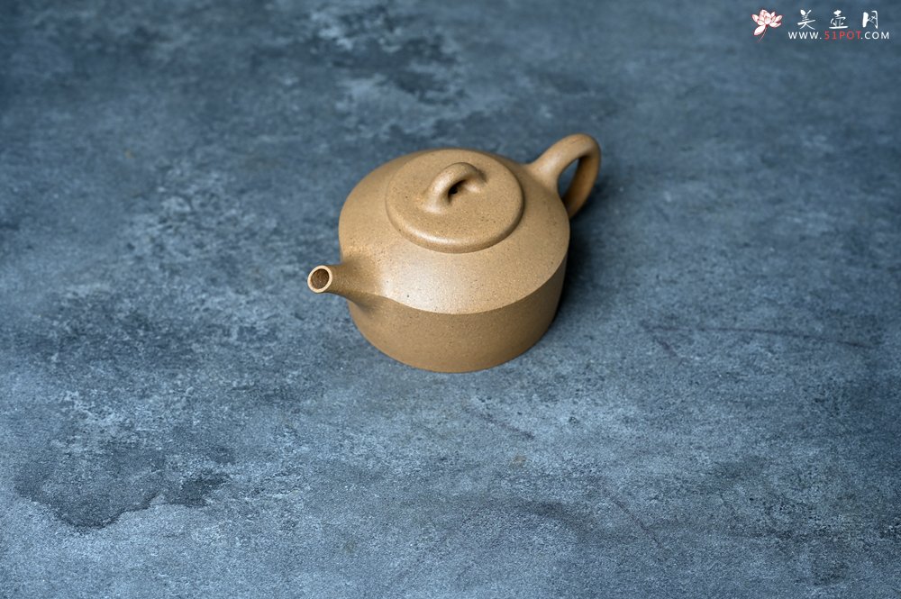 紫砂壶图片：美壶特惠 优质黄金段泥镜瓦壶 茶人醉爱 - 全手工紫砂壶网