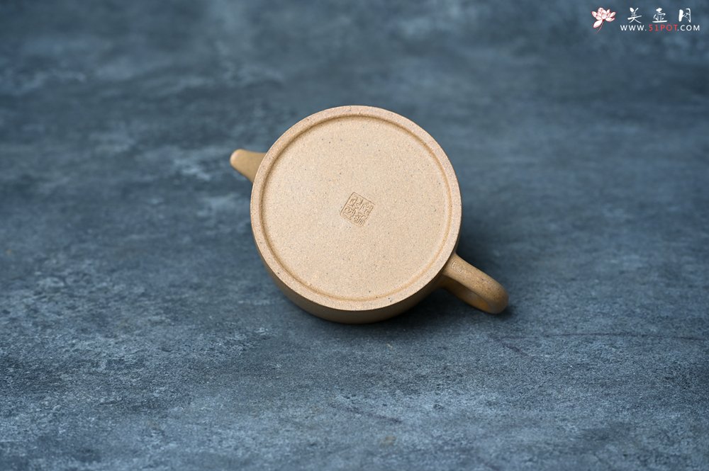 紫砂壶图片：美壶特惠 优质黄金段泥镜瓦壶 茶人醉爱 - 全手工紫砂壶网