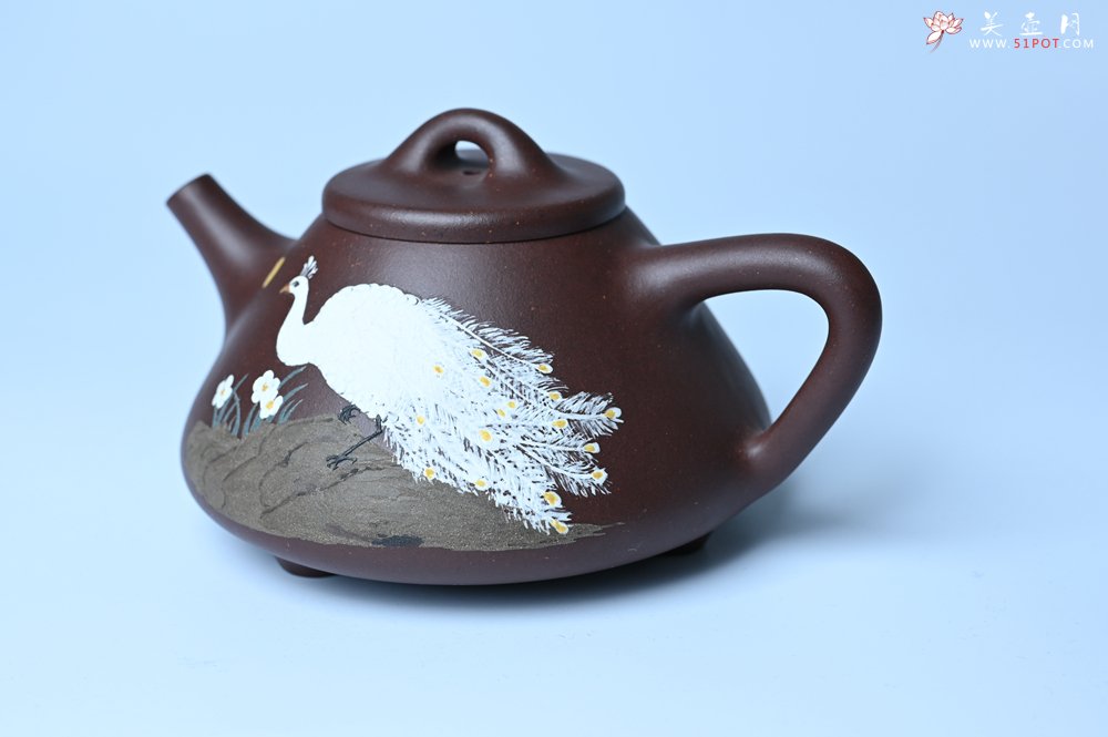紫砂壶图片：实力派工艺师周斌全手工紫玉金砂子冶石瓢 刻绘孔雀 特文气 - 全手工紫砂壶网