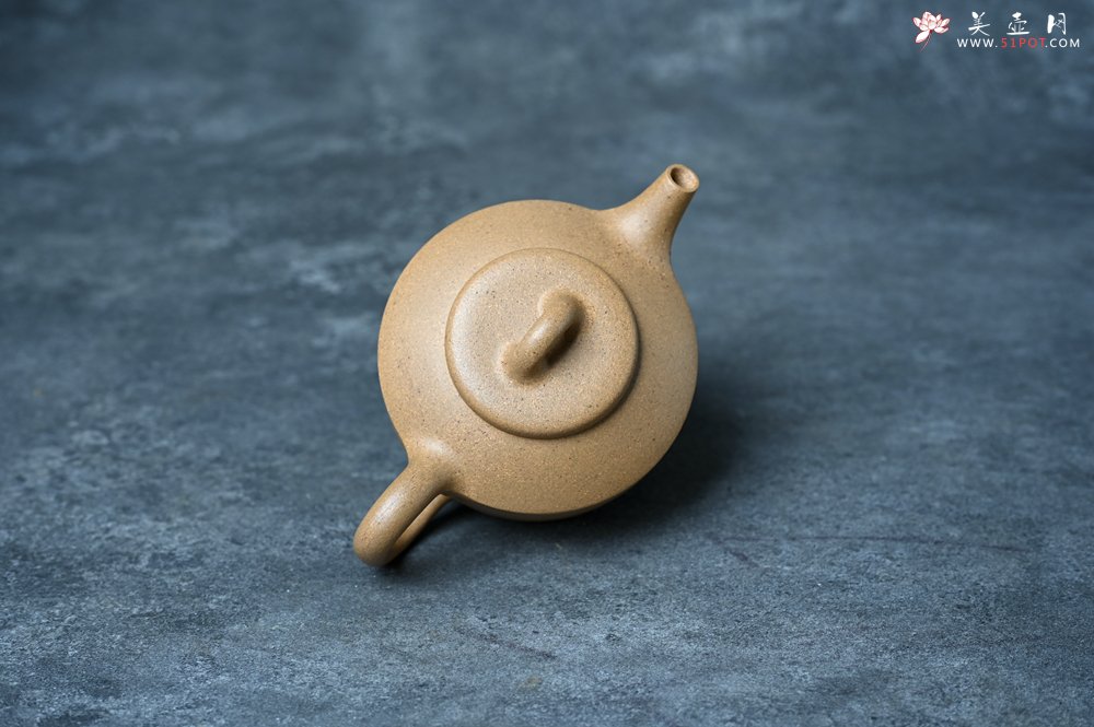 紫砂壶图片：美壶特惠 优质黄金段泥镜瓦壶 茶人醉爱 - 全手工紫砂壶网