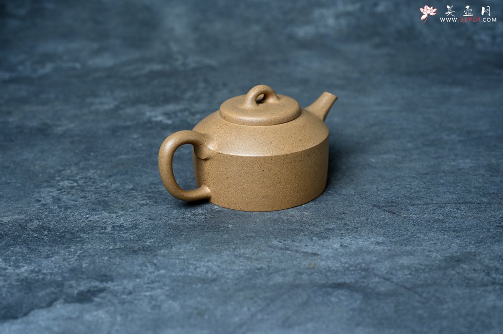 紫砂壶图片：美壶特惠 优质黄金段泥镜瓦壶 茶人醉爱 - 全手工紫砂壶网