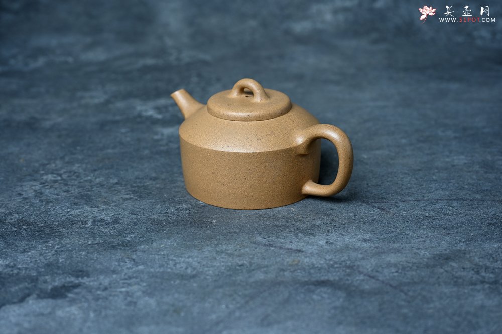 紫砂壶图片：美壶特惠 优质黄金段泥镜瓦壶 茶人醉爱 - 全手工紫砂壶网