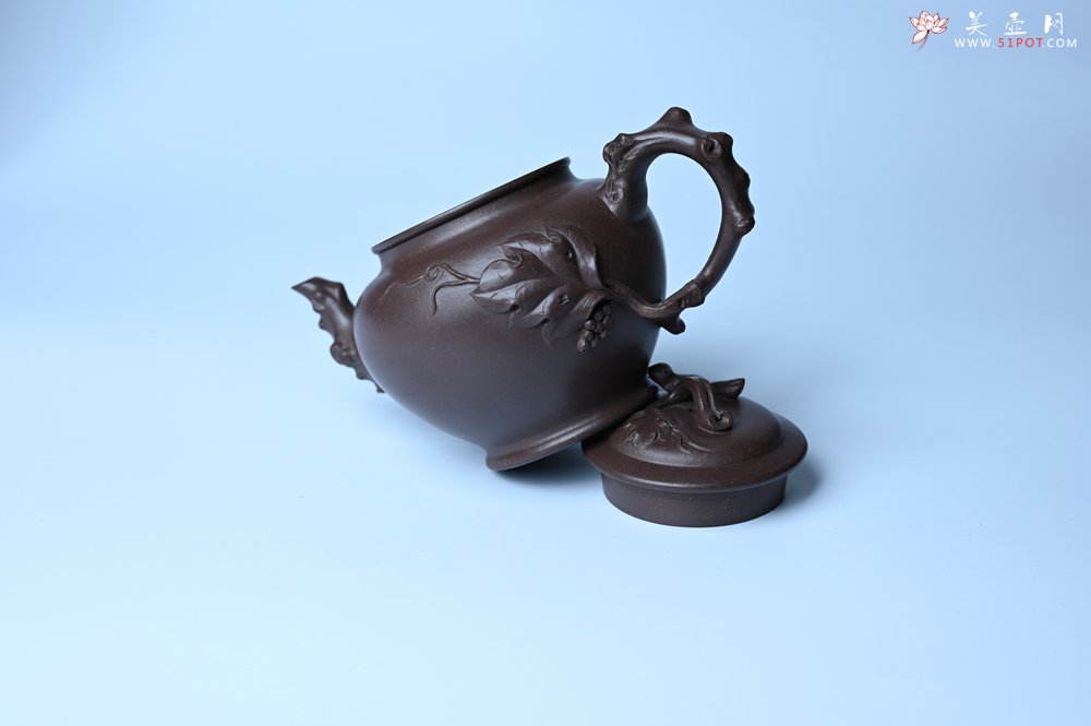 紫砂壶图片：潜力股赵老师 老紫泥全手工松鼠葡萄壶 茶人醉爱 - 全手工紫砂壶网