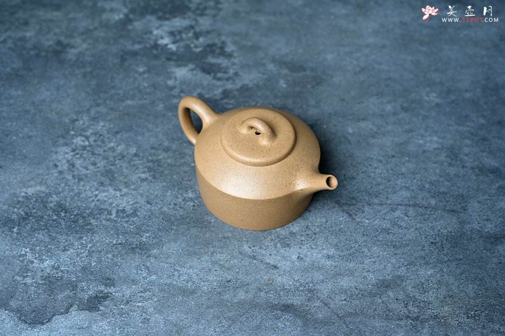 紫砂壶图片：美壶特惠 优质黄金段泥镜瓦壶 茶人醉爱 - 全手工紫砂壶网