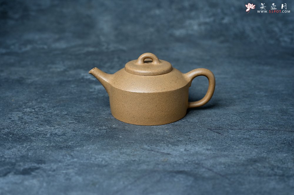 紫砂壶图片：美壶特惠 优质黄金段泥镜瓦壶 茶人醉爱 - 全手工紫砂壶网