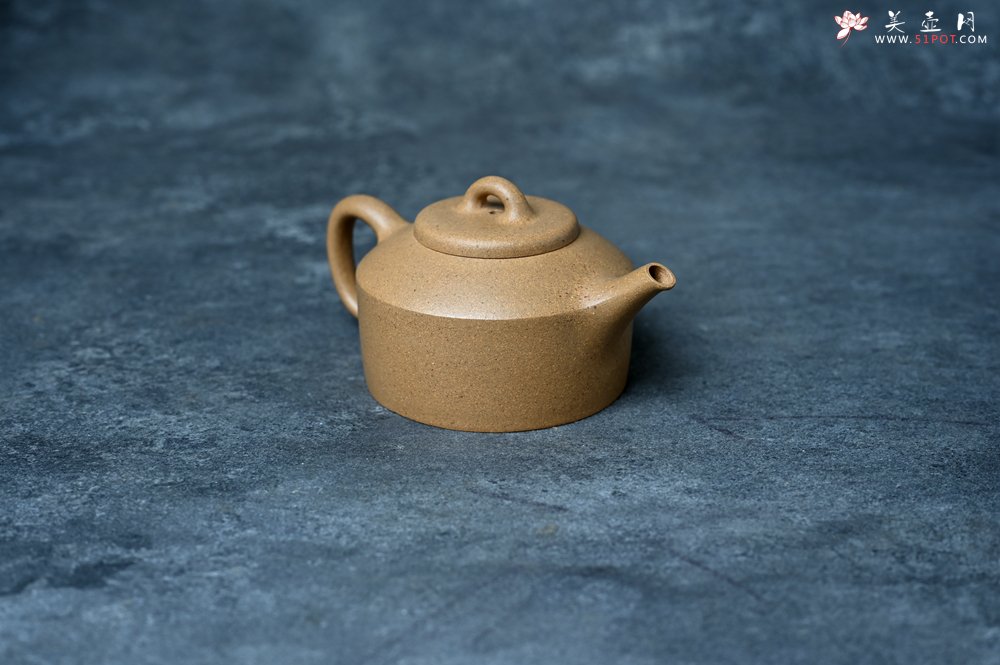 紫砂壶图片：美壶特惠 优质黄金段泥镜瓦壶 茶人醉爱 - 全手工紫砂壶网