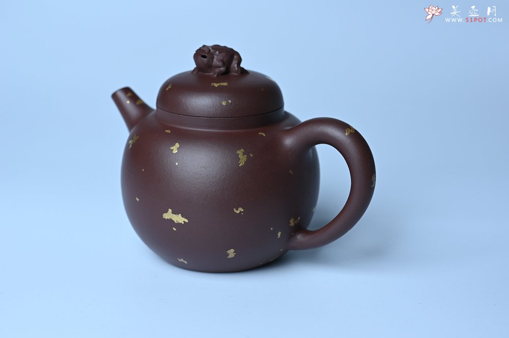 紫砂壶图片：潜力股周小培 全手工原创招财壶200cc 金蟾屹立于壶盖 撒金工艺铺满壶身 寓意黄金落满地 招财进宝 - 全手工紫砂壶网