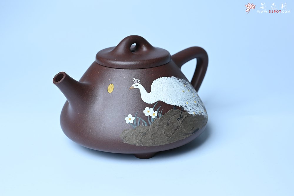 紫砂壶图片：实力派工艺师周斌全手工紫玉金砂子冶石瓢 刻绘孔雀 特文气 - 全手工紫砂壶网