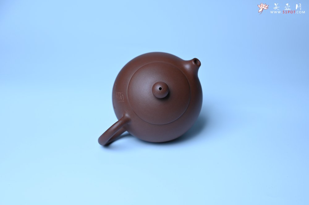 紫砂壶图片：毛国强入室弟子黄云初 特好老紫泥见心西施壶 名家何水法书法 刘世涛伯陶刻 - 全手工紫砂壶网