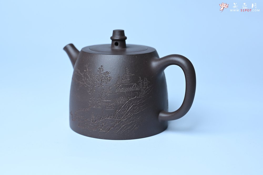 紫砂壶图片：美壶特惠 老紫泥精致山水汉铎壶 茶人醉爱 - 全手工紫砂壶网