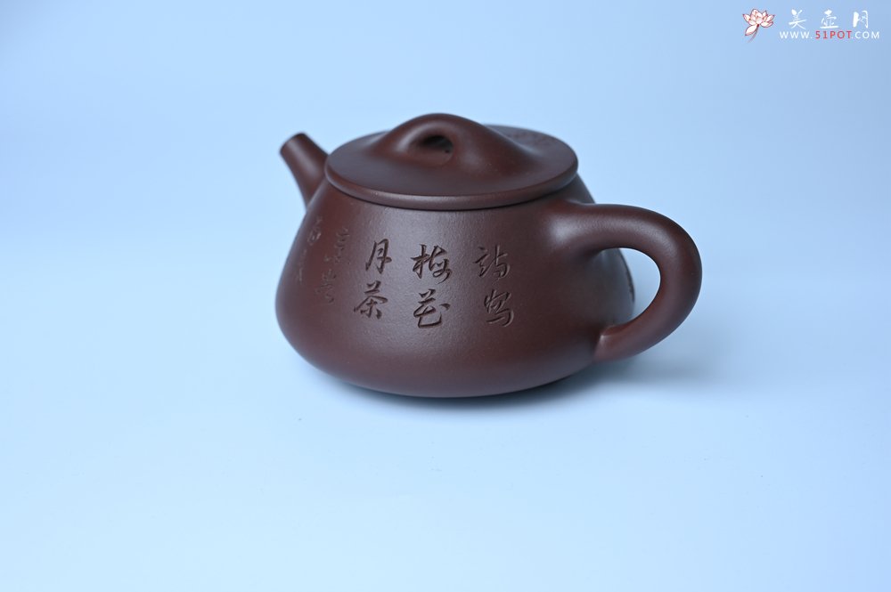 紫砂壶图片：实力派工艺师周斌 优质底槽青全手工精工满瓢壶 陶兴双刀装饰 诗写梅花月,茶烹谷雨春 - 全手工紫砂壶网