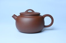 紫砂壶图片：毛国强入室弟子黄云初 特好老紫泥汉瓦壶 名家何水法书法“大彻大悟” 刘世涛伯陶刻 - 全手工紫砂壶网