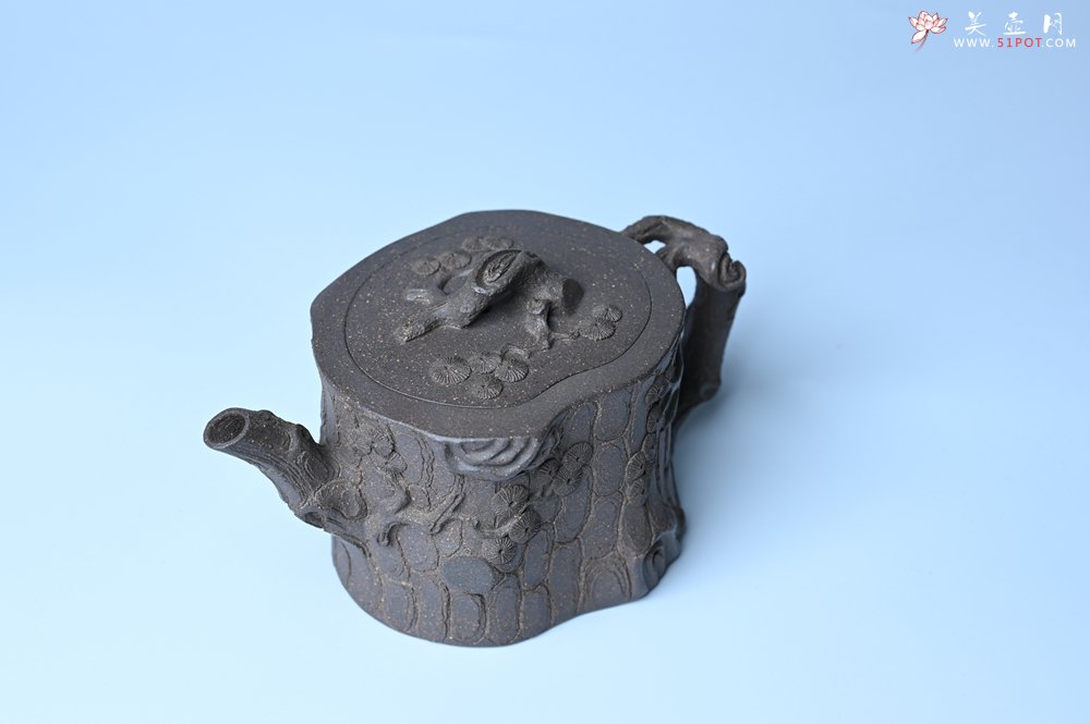 紫砂壶图片：美壶特惠 精致青段泥全松皮 全手工松桩壶 肌理丰富 特文气 - 全手工紫砂壶网