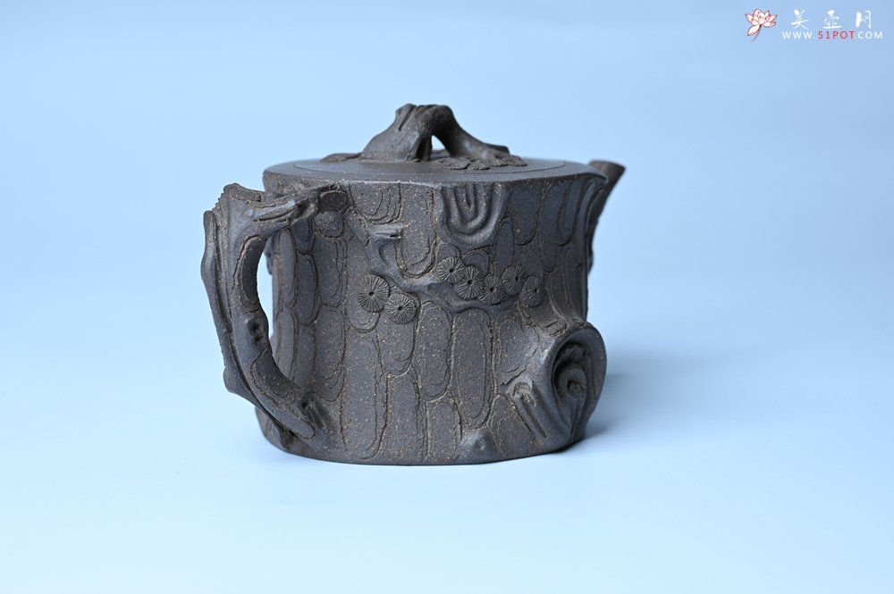 紫砂壶图片：美壶特惠 精致青段泥全松皮 全手工松桩壶 肌理丰富 特文气 - 全手工紫砂壶网