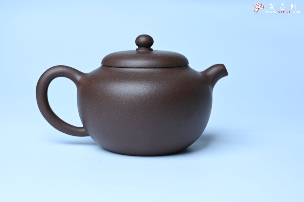 紫砂壶图片：毛国强入室弟子黄云初 特好老紫泥心无挂碍莲子壶 名家何水法书法 刘世涛伯陶刻 - 全手工紫砂壶网