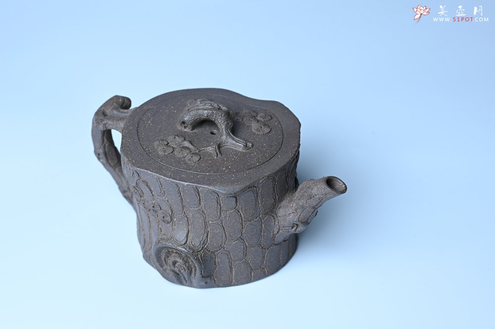 紫砂壶图片：美壶特惠 精致青段泥全松皮 全手工松桩壶 肌理丰富 特文气 - 全手工紫砂壶网