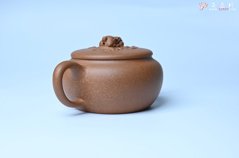 紫砂壶图片：美壶特惠 优质降坡泥花鸟听兔壶 茶人醉爱 - 全手工紫砂壶网