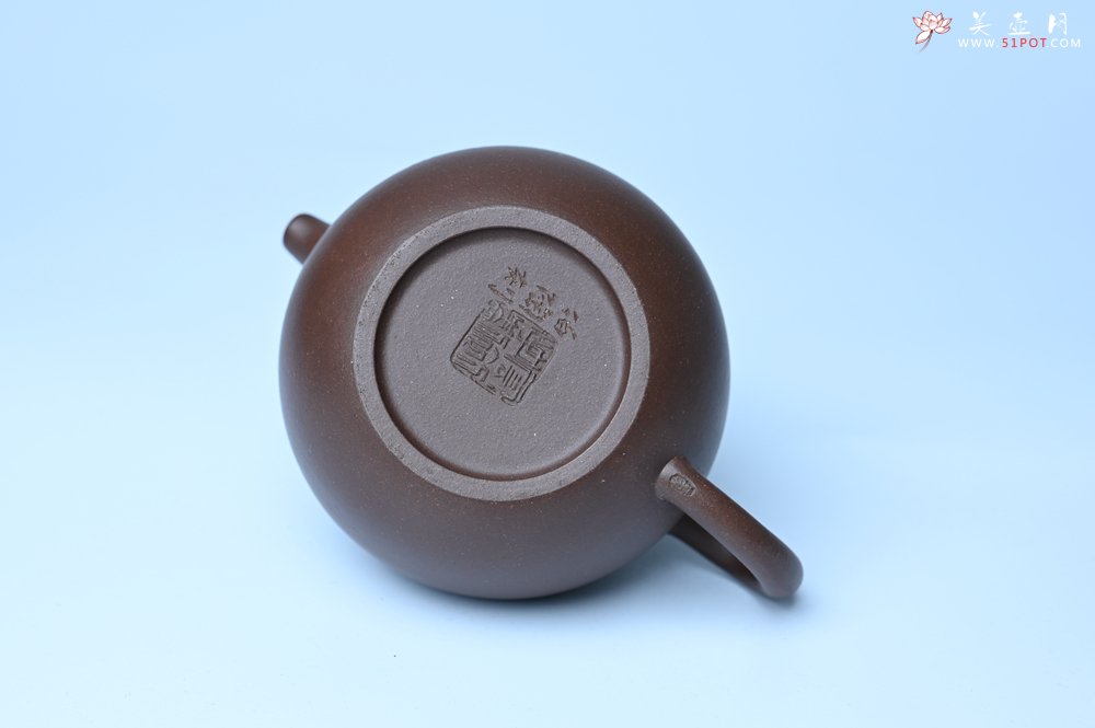 紫砂壶图片：毛国强入室弟子黄云初 特好老紫泥心无挂碍莲子壶 名家何水法书法 刘世涛伯陶刻 - 全手工紫砂壶网