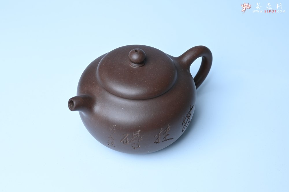 紫砂壶图片：毛国强入室弟子黄云初 特好老紫泥心无挂碍莲子壶 名家何水法书法 刘世涛伯陶刻 - 全手工紫砂壶网