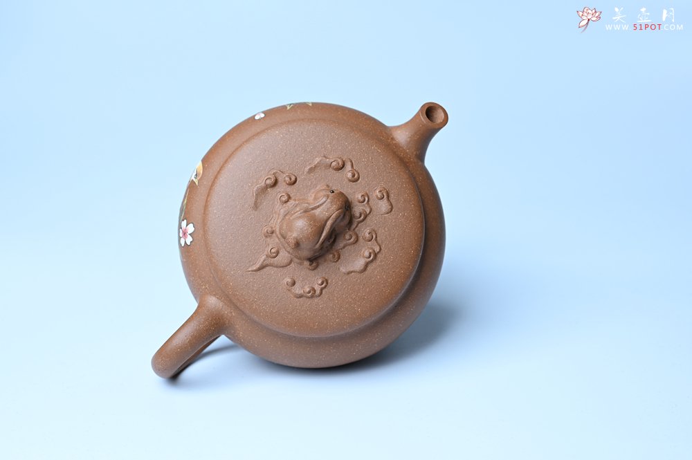 紫砂壶图片：美壶特惠 优质降坡泥花鸟听兔壶 茶人醉爱 - 全手工紫砂壶网