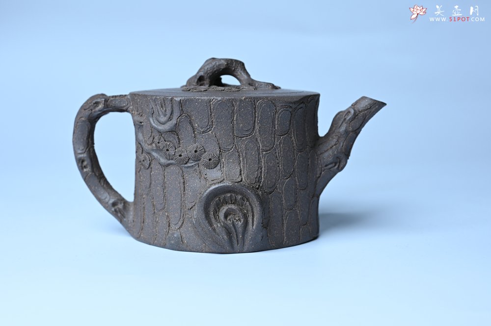 紫砂壶图片：美壶特惠 精致青段泥全松皮 全手工松桩壶 肌理丰富 特文气 - 全手工紫砂壶网