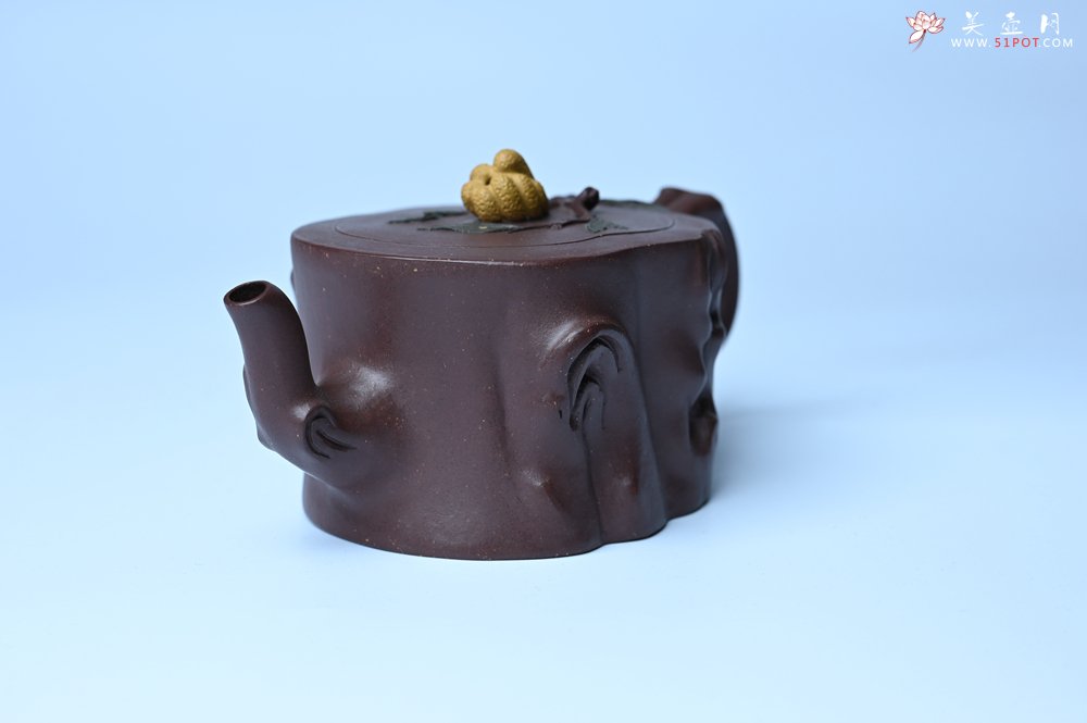 紫砂壶图片：美壶特惠 精致老紫泥佛手壶 肌理生动 底部刻佛手祥云特文气 - 全手工紫砂壶网