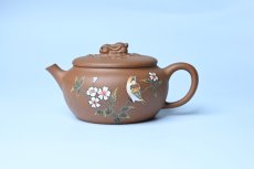 紫砂壶图片：美壶特惠 优质降坡泥花鸟听兔壶 茶人醉爱 - 全手工紫砂壶网