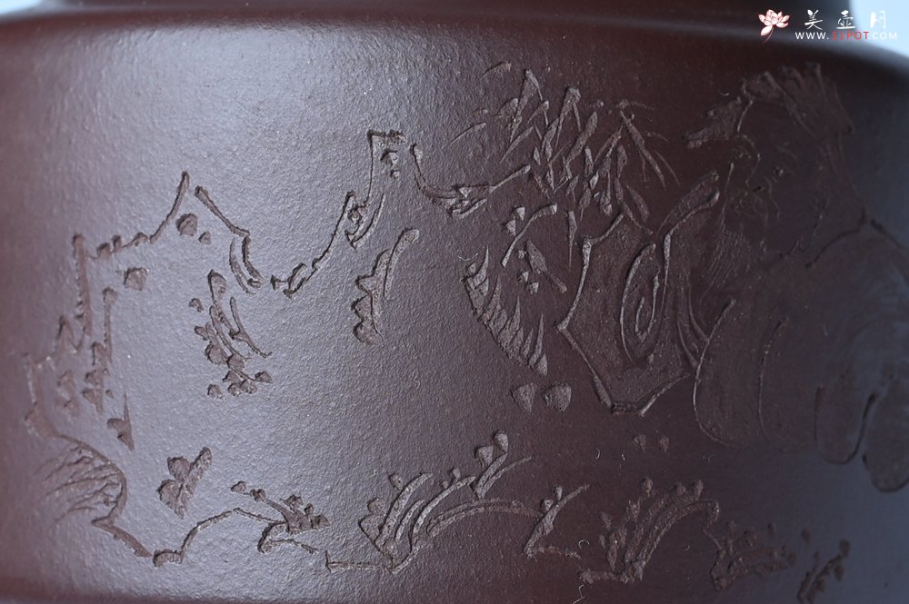 紫砂壶图片：油润底曹青 全手工德中茶壶 装饰人物特文气 - 全手工紫砂壶网