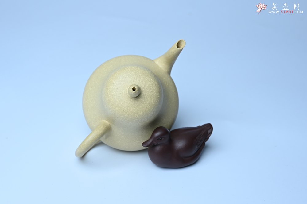 紫砂壶图片：美壶特惠 纯净本绿梨形壶 茶人醉爱 - 全手工紫砂壶网