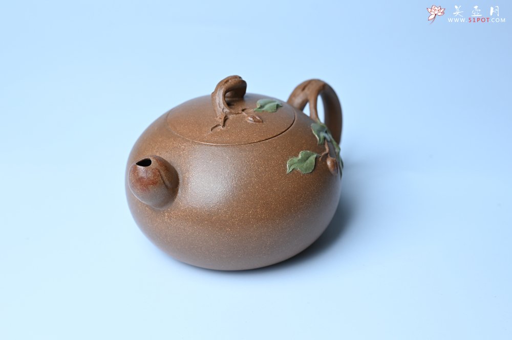 紫砂壶图片：美壶特惠 潜力股董静老师精品老段泥双色寿桃壶 茶人醉爱 - 全手工紫砂壶网
