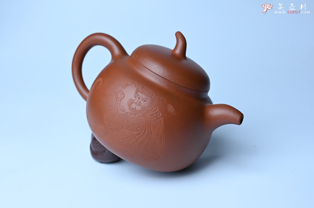 紫砂壶图片：特油润黄龙山小红泥全手工一捺底景舟茄段壶 装饰人物特文气 - 全手工紫砂壶网