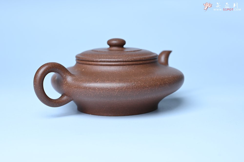 紫砂壶图片：潜力股周小培 特好文革老紫泥 全手工虚扁壶 难度大 好壶期待与您结缘 - 全手工紫砂壶网